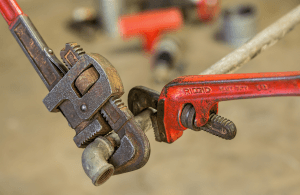 Pipe wrenches for plumbing